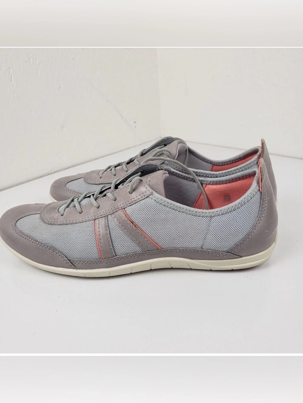 ECCO Bluma Women’s Sneakers Size 9.5 EU 40 Gray Leather Mesh Lace-up Shoes